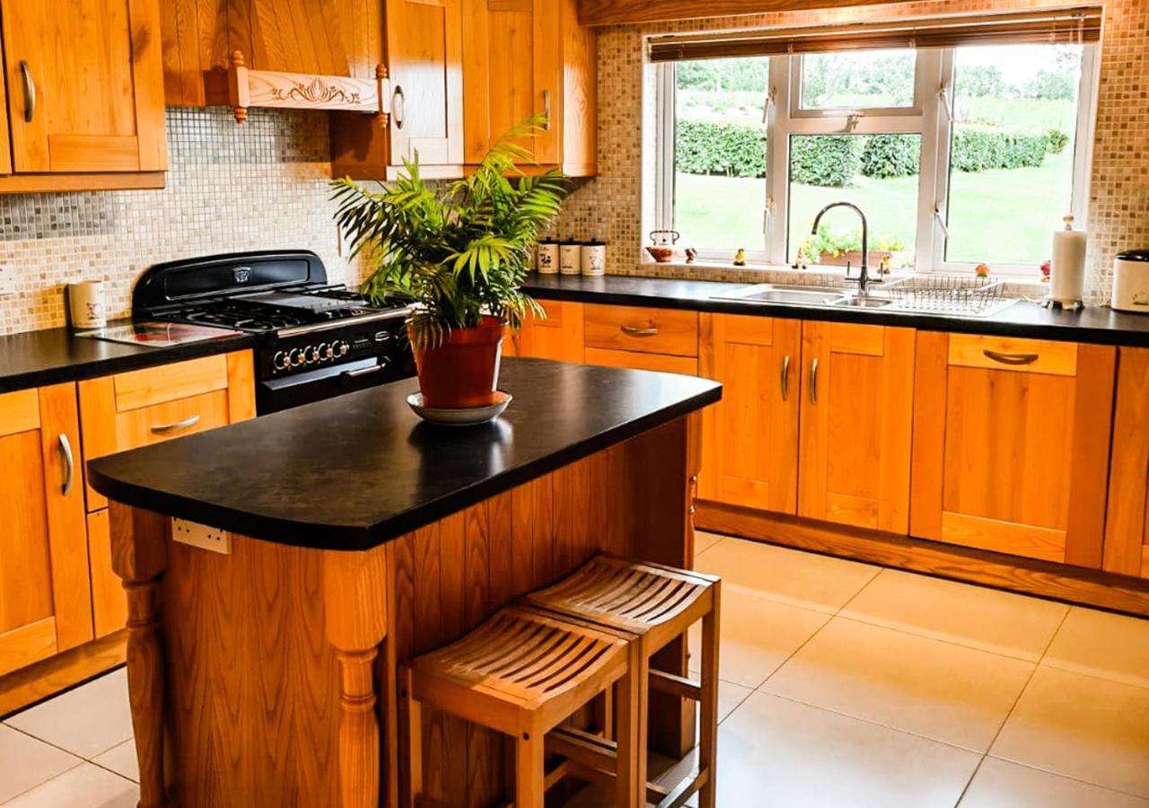 Moat Holiday Rental Lisnaskea Kültér fotó